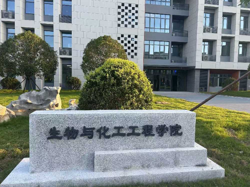 日土县扬州职业大学体育场高杆灯项目